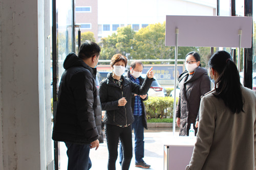 淮安市体育局领导对体彩网点恢复营业防疫防控工作进行指导 (2)_副本.jpg