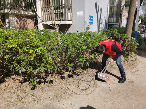 淮安体彩党员和青年干部职工进社区开展公益劳动 (1)_副本.jpg