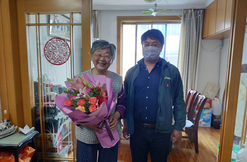 苏州市体彩中心开展母亲节特别活动 施副主任_副本.jpg