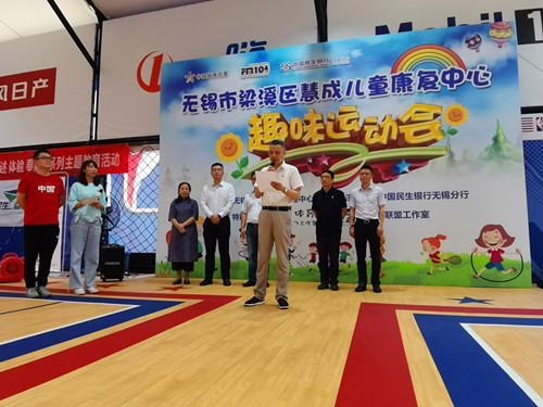 拥抱星星的孩子  无锡体彩开展助学活动 (1)_副本.jpg