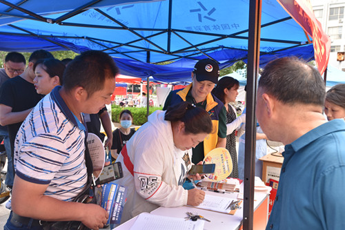 1594882840901261.jpg “点亮健康中国”活动在淮安火热进行中 (2)_副本.jpg