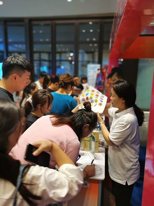 1600739681281798.jpg 淮安体彩开展“遇见光芒好礼绽放”即开销售活动 (2)_副本.jpg