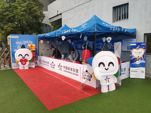 1606381417387133.jpg 苏州吴中体彩开展“微光星公益 幸福‘码’上来”地推活动_副本.jpg