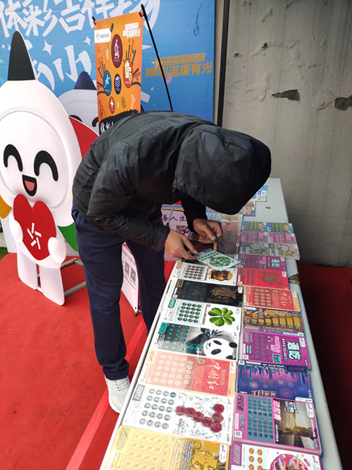 1606381426857636.jpg 苏州吴中体彩开展“微光星公益 幸福‘码’上来”地推活动2_副本.jpg