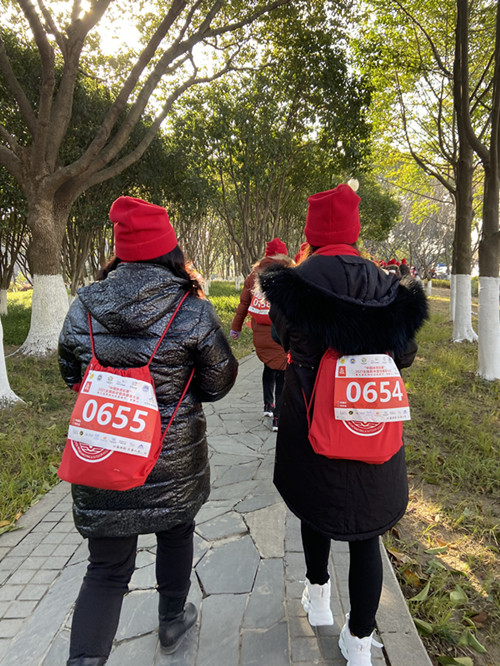 促进体育惠民 苏州体彩冠名元旦登高大会4_副本.jpg