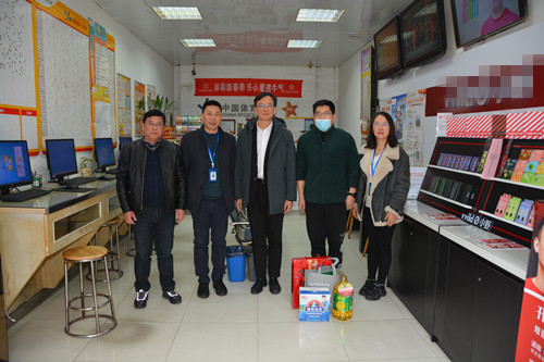 苏州市体彩中心开展春节前网点慰问和工作调研活动（图片）-2_副本.jpg