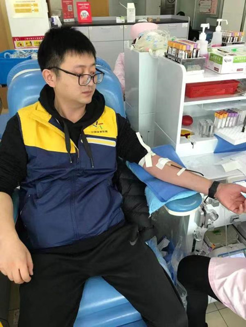 撸起袖子学雷锋 苏州体彩组织无偿献血活动（图片）-2_副本.jpg
