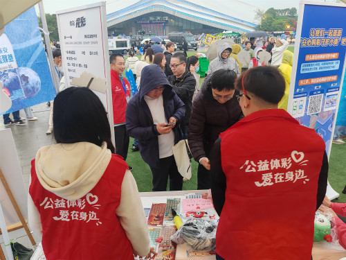 体彩“助攻” 全城心跳——苏超扬州主场燃动之夜 (1)_副本.jpg