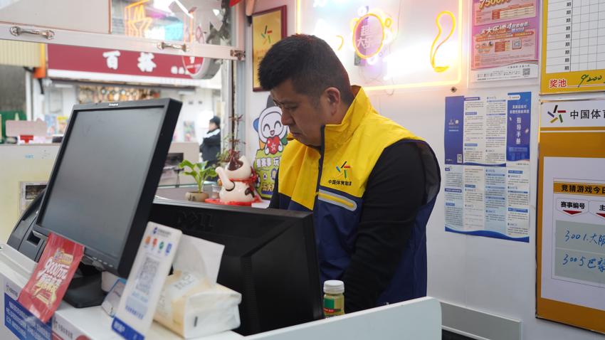 小秦淮河畔，有一对“体彩伉俪”的温暖二十年 (7).JPG