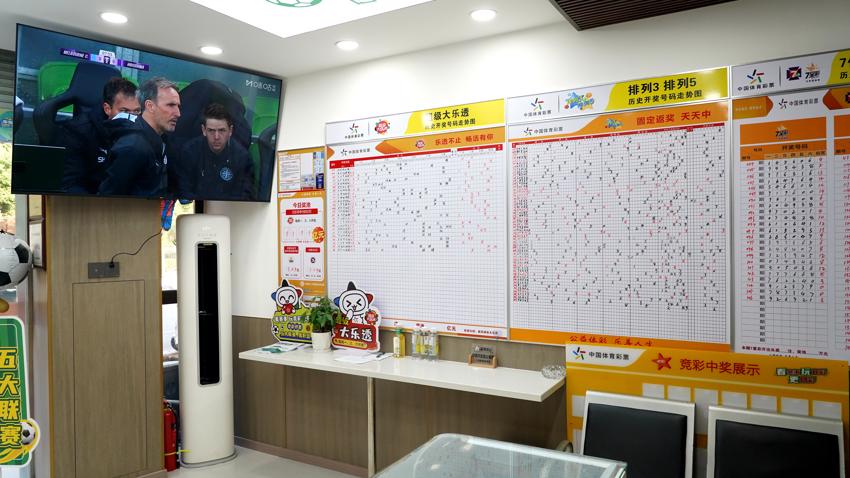 公益路上的东北腔：一家扬州体彩店里的热心肠 (2).JPG