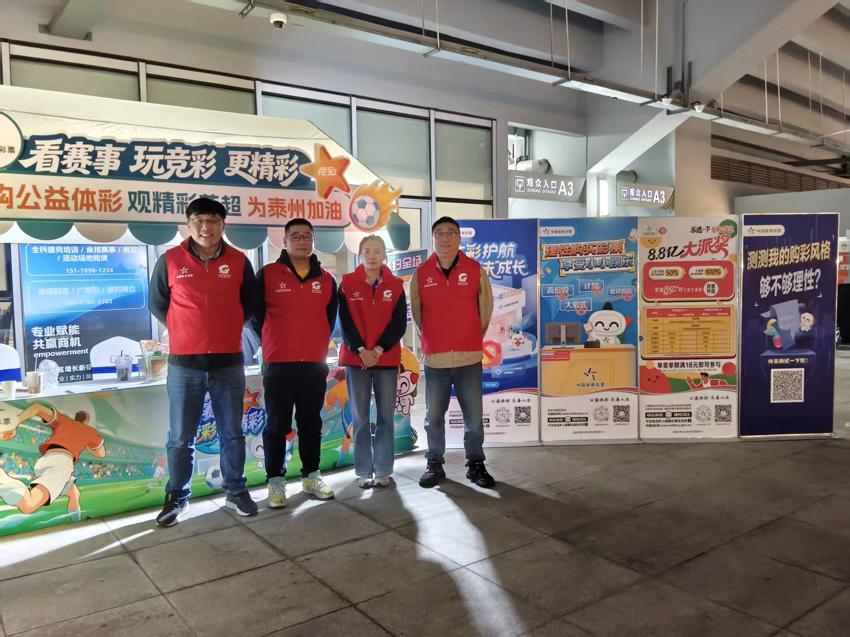 3工作人员合照.jpg