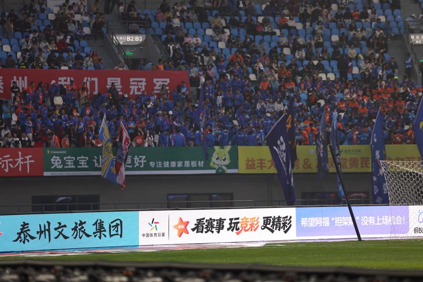 体彩赛场赞助广告牌.jpg