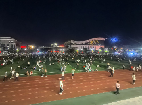 绿茵聚激情 观赛享欢乐—— 连云港灌云体彩组织观看江苏省城市足球联赛 (2)_副本.jpg