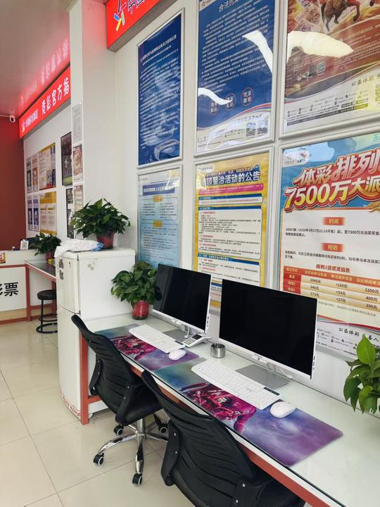 从为国“站岗”到为公益“站店”:扬州体彩代销者小何 (2).jpg 从为国“站岗”到为公益“站店”:扬州体彩代销者小何 (2).jpg