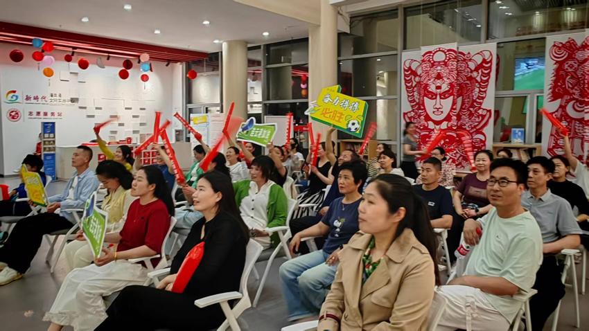 绿茵燃情,文明相聚 ——连云港灌南开展江苏体彩“百场看球”观赛活动 (2).jpg 绿茵燃情,文明相聚 ——连云港灌南开展江苏体彩“百场看球”观赛活动 (2).jpg