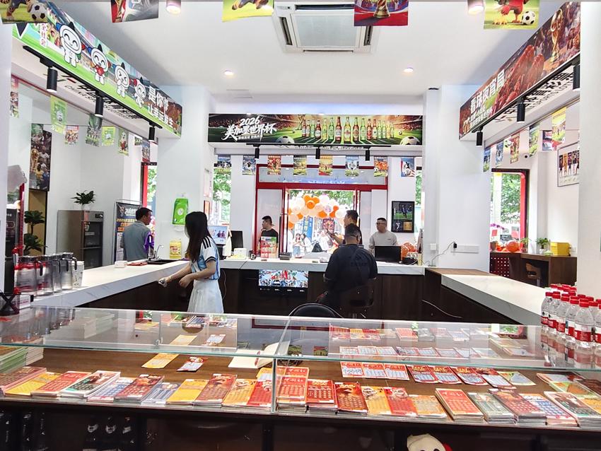 打造球迷专属观赛阵地 连云港东海全新竞彩主题体彩门店正式亮相 (4).jpg 打造球迷专属观赛阵地 连云港东海全新竞彩主题体彩门店正式亮相 (4).jpg
