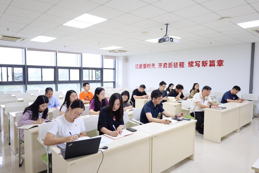 南京市体彩中心党支部开展“在唯实求真中树立和践行正确政绩观”专题党课2.jpg 南京市体彩中心党支部开展“在唯实求真中树立和践行正确政绩观”专题党课2.jpg