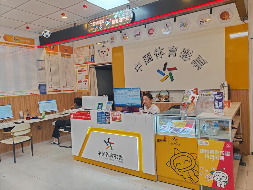 扬州运河天街“体彩姐弟店”的公益小事业 (2).jpg 扬州运河天街“体彩姐弟店”的公益小事业 (2).jpg
