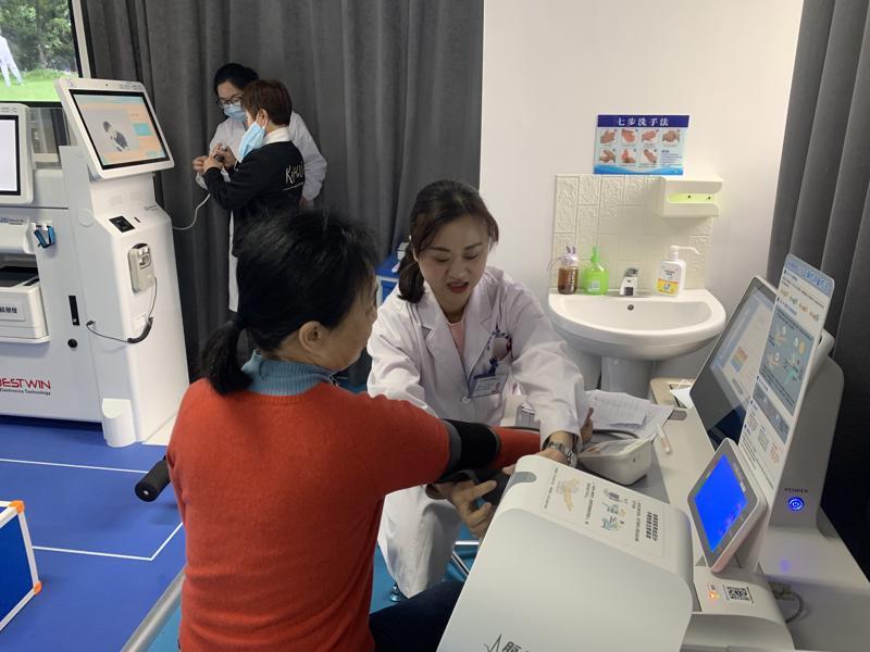 学党史 办实事 扬州体彩为网点销售人员提供特色免费体检 (5).jpg 学党史 办实事 扬州体彩为网点销售人员提供特色免费体检 (5).jpg