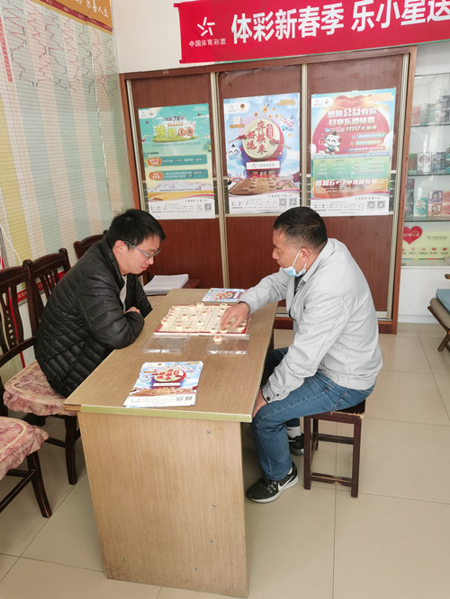 决战方寸之间 扬州棋王争霸赛火热进行中_副本.jpg 决战方寸之间 扬州棋王争霸赛火热进行中_副本.jpg