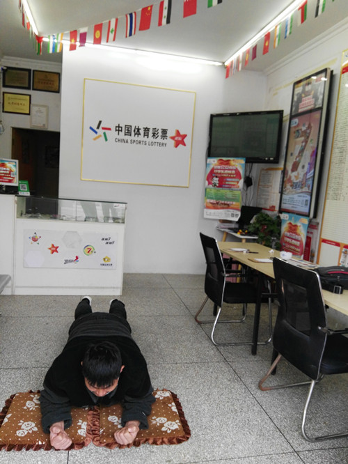 趣味健身运动在宿豫区体彩网点火起来4_副本.jpg 趣味健身运动在宿豫区体彩网点火起来4_副本.jpg