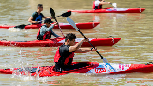劈波斩浪 体彩公益金助力2021运动龙城大联赛皮划艇比赛-2_副本.jpg