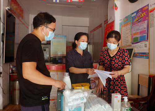 防疫关爱 溧水体彩开展“清凉”慰问工作1_副本.jpg
