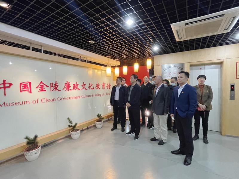 参观-3.jpg 参观-3.jpg