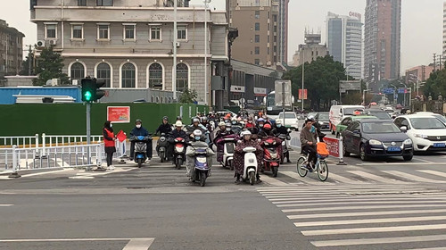 (1)交通文明我劝导 南通体彩志愿者在行动_副本.jpg (1)交通文明我劝导 南通体彩志愿者在行动_副本.jpg