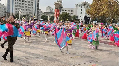 体彩公益金助力淮安老年人广场舞比赛圆满落幕_副本.jpg 体彩公益金助力淮安老年人广场舞比赛圆满落幕_副本.jpg