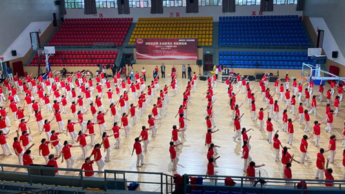 体彩公益金助力江苏省广场健身舞百万人大展演扬州分会场活动 (1)_副本.jpg