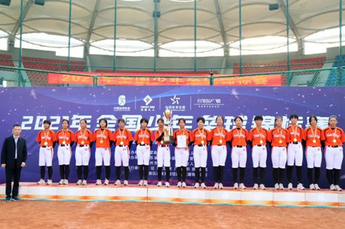 江宁高级中学垒球队获得全国少年垒球锦标赛U15女子普校组冠军_副本.jpg