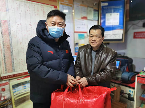 辞旧迎新送关怀，南京体彩暖冬行_副本.jpg