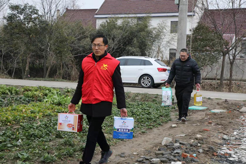 如皋市体彩中心开展迎新春送温暖、献爱心慰问活动3_副本.jpg