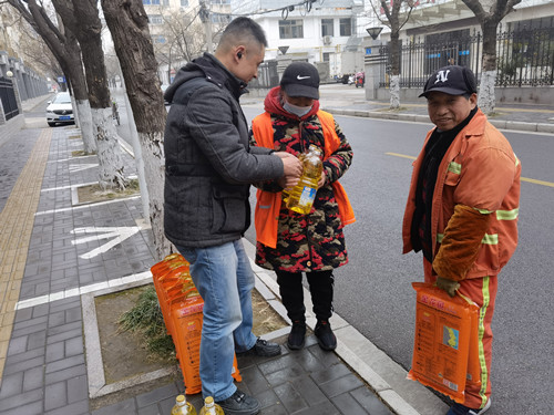 牢记公益使命  淮安体彩开展节前走访慰问活动 (2)_副本.jpg