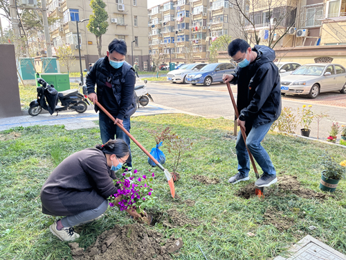 弘扬雷锋精神 志愿植树添绿——南通体彩开展义务植树活动4_副本.jpg 弘扬雷锋精神 志愿植树添绿——南通体彩开展义务植树活动4_副本.jpg