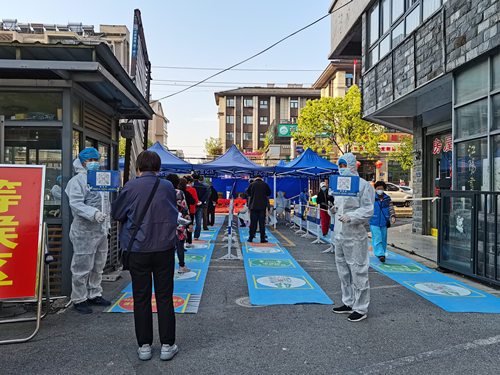 志愿服务助力核酸检测 “疫”不容辞彰显体彩担当_副本.jpg