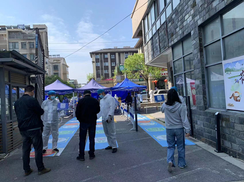 志愿服务助力核酸检测 “疫”不容辞彰显体彩担当1_副本.jpg