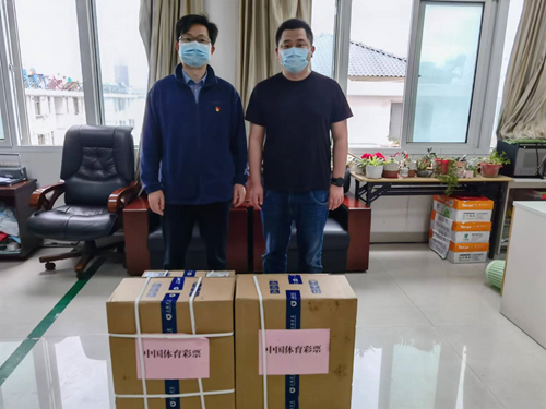 盐城体彩党支部慰问抗疫医护人员_副本.jpg 盐城体彩党支部慰问抗疫医护人员_副本.jpg