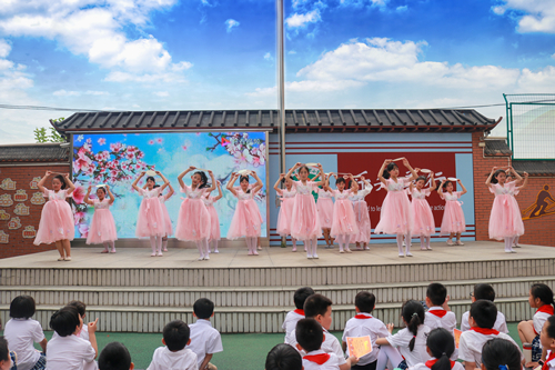 微光体彩 乐动成长——南京体彩走进西街小学开展六一儿童节主题公益活动2_副本.jpg