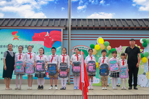 微光体彩 乐动成长——南京体彩走进西街小学开展六一儿童节主题公益活动5_副本.jpg