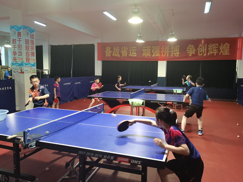 公益体彩爱心助学 扬州体彩“六一”慰问小运动员 (2)_副本.jpg