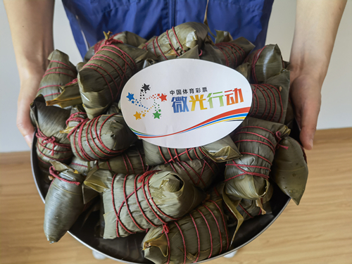 “端午粽飘香 体彩微光行”——苏州张家港市体育彩票管理中心走进阳光残疾人之家_副本.jpg “端午粽飘香 体彩微光行”——苏州张家港市体育彩票管理中心走进阳光残疾人之家_副本.jpg