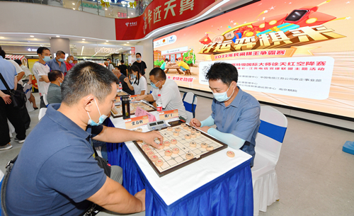 好运“弈棋”来 象棋大师徐天红“空降”体彩民间棋王赛现场1_副本.jpg