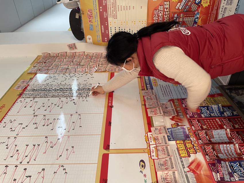 践行体彩公益、关爱困境儿童 联合国儿童基金会给她寄来感谢信2.jpg 践行体彩公益、关爱困境儿童 联合国儿童基金会给她寄来感谢信2.jpg