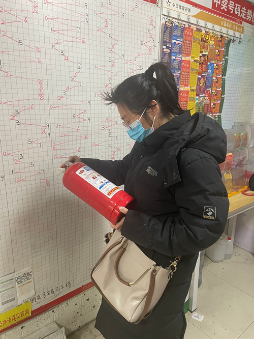 连云港体彩党支部开展体彩网点安全生产志愿服务 (4)_副本.jpg 连云港体彩党支部开展体彩网点安全生产志愿服务 (4)_副本.jpg
