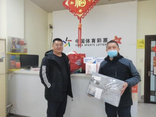 冬日暖行,宿迁泗洪体彩开展春节慰问网点活动图片2_副本.png 冬日暖行,宿迁泗洪体彩开展春节慰问网点活动图片2_副本.png