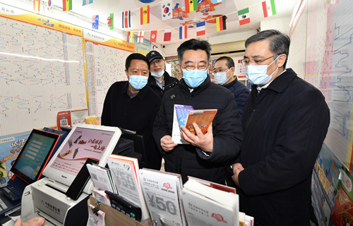 陈少军局长在体彩网点走访调研_副本.jpg 陈少军局长在体彩网点走访调研_副本.jpg