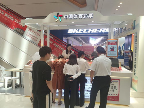 连云港市首家体验展示中心在吾悦广场隆重开业 (3)_副本.jpg