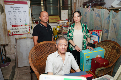 常州体彩党支部开展2023年夏季“保安全 送清凉”网点走访慰问和安全生产检查工作1_副本.jpg